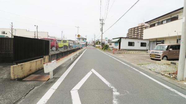 事務も　作業も　保管も　すべてが一棟に