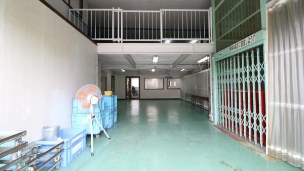 事務も　作業も　保管も　すべてが一棟に