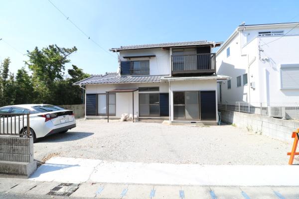 南西角地　リフォーム始めました　広々とした駐車場