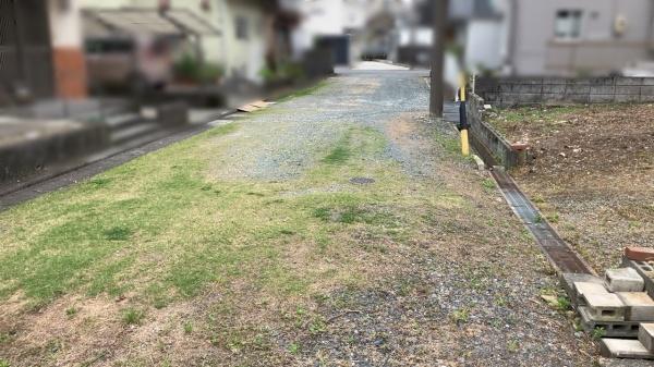 袋井市堀越の中古一戸建て(前面道路含む現地写真)