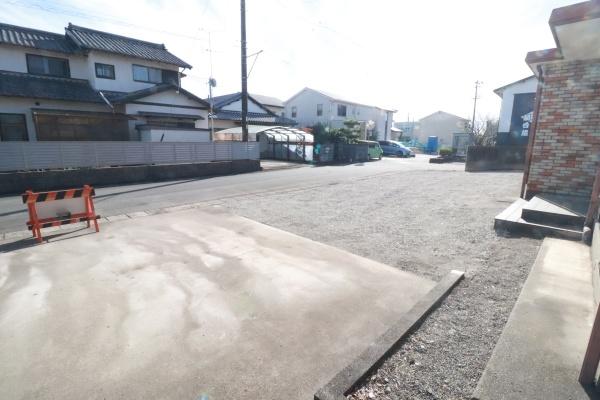 袋井市新屋4丁目の中古一戸建て(前面道路含む現地写真)