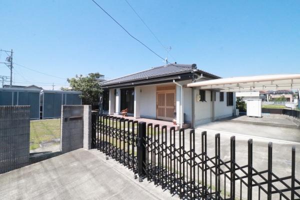 お庭が広くバーべキュウなどできちゃう。菊川市本所　中古住宅