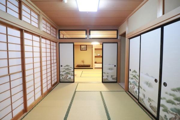 お庭が広くバーべキュウなどできちゃう。菊川市本所　中古住宅