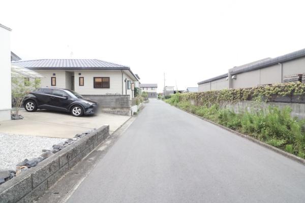 磐田市草崎の中古一戸建て(前面道路含む現地写真)
