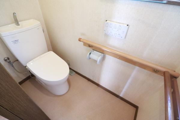 掛川市大坪台の中古一戸建て(トイレ)