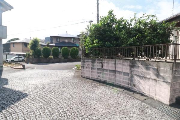 掛川市大坪台の中古一戸建て(前面道路含む現地写真)