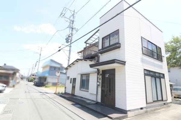 駐車場ありませんが、池田の好立地の住宅です