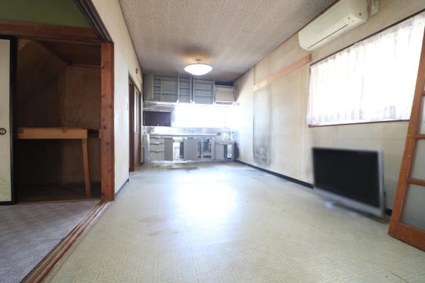 駐車場ありませんが、池田の好立地の住宅です