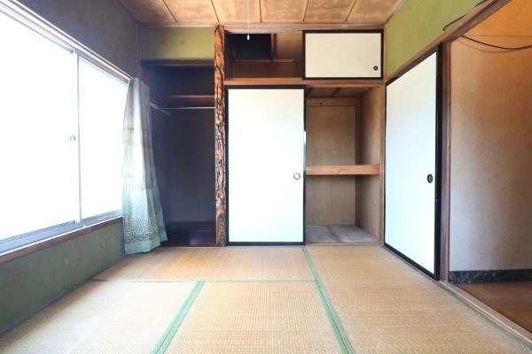 駐車場ありませんが、池田の好立地の住宅です
