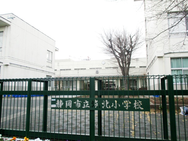 マンションにしては珍しい圧迫感少なく「カドベヤ」のお部屋(静岡市立城北小学校)