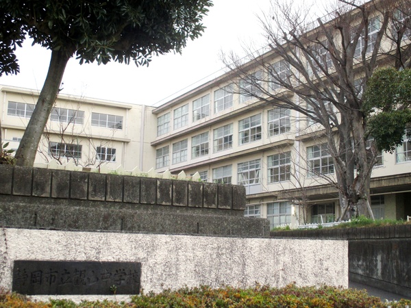 マンションにしては珍しい圧迫感少なく「カドベヤ」のお部屋(静岡市立観山中学校)