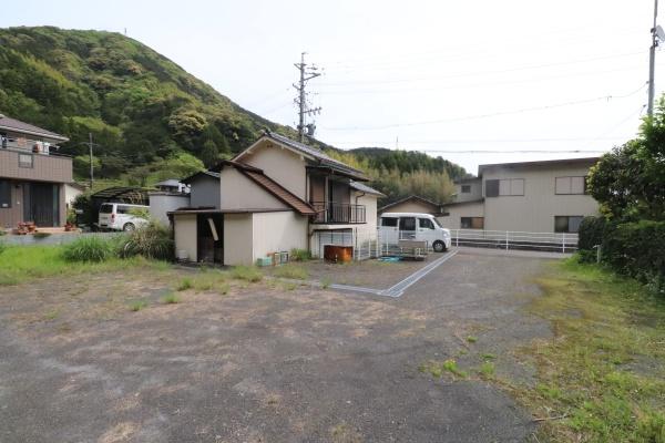 【建築条件なし】バイパス近く、約127坪の広々敷地