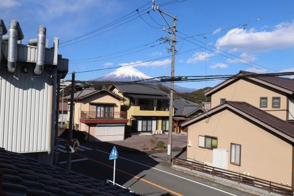 富士市北松野　市街地まで一本道の富士山を望む中古住宅