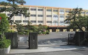 サーパス清水神田町　専用駐車スペースが嬉しいマンションです(静岡市立清水第二中学校)