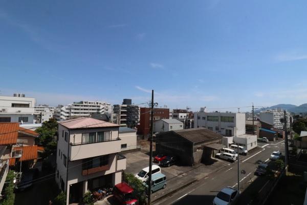 オブリージュ三番町レジデンス　４階カド部屋