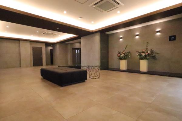 オブリージュ三番町レジデンス　４階カド部屋