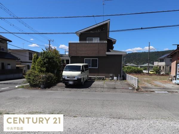 角地　数年前にリフォーム　広々した駐車場
