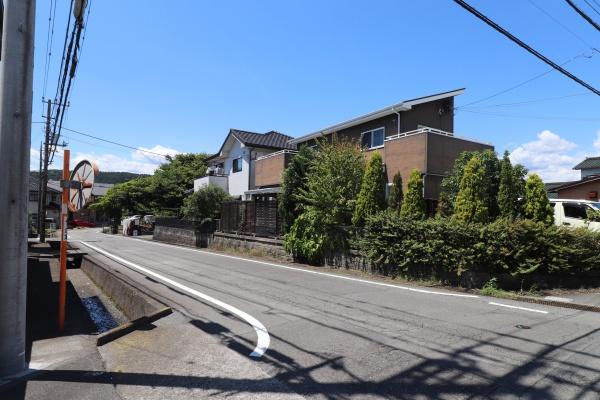 角地　数年前にリフォーム　広々した駐車場