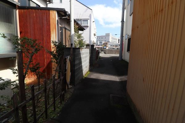 清水区上　建物一部解体し２台駐車スペース作ります