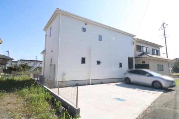 駐車３台可　築１年未満の中古住宅