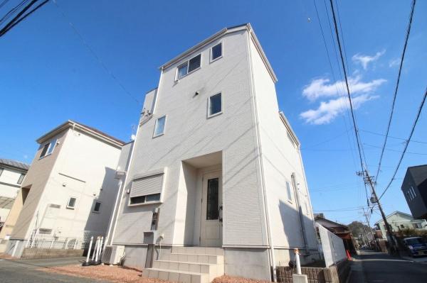 静岡市清水区有東坂 3階建て・角地・利便性良好 中古住宅