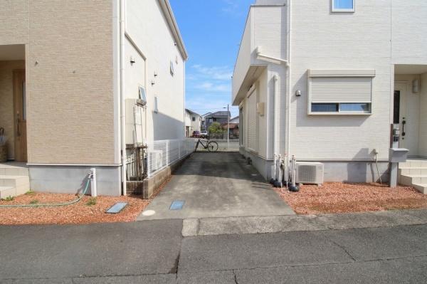 静岡市清水区有東坂　３階建て・角地・利便性良好　中古住宅
