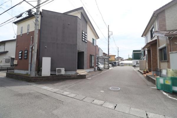 清水区駒越中　角地立地の防音室付き中古戸建