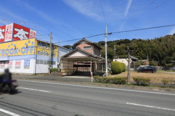 幹線道路面す　敷地８０坪越え　中古住宅