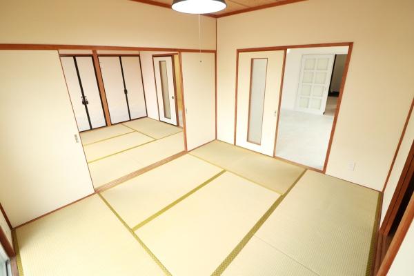 隅部屋で専用庭付き　ハウスクリーニング済　アーバンヒル向山