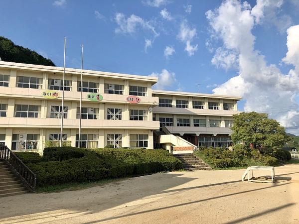 新城市長篠字下り筬の土地(新城市立鳳来中部小学校)