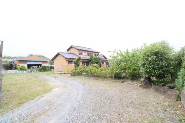 今だけ現況販売します　庭園が映える西七根町中古住宅