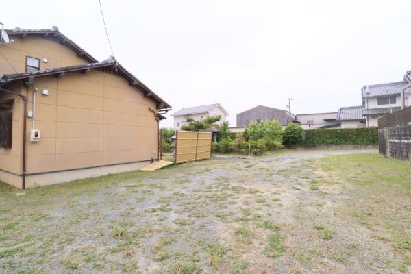 今だけ現況販売します　庭園が映える西七根町中古住宅
