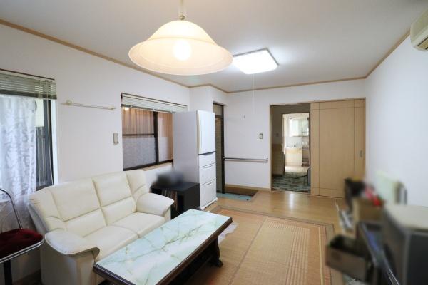 新城市富栄字谷柿の中古一戸建て