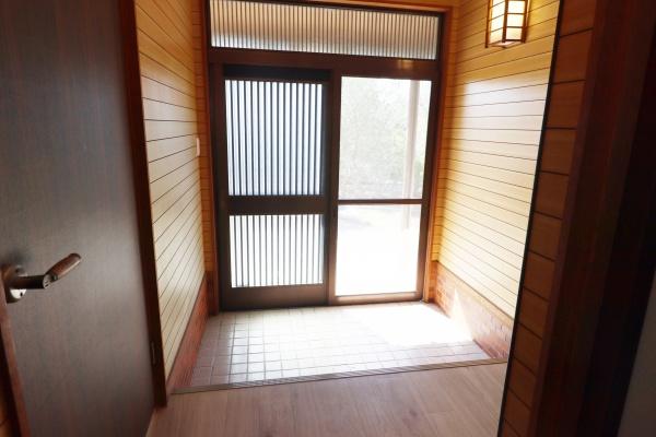 蒲郡市清田町上中郷の中古一戸建て(玄関)