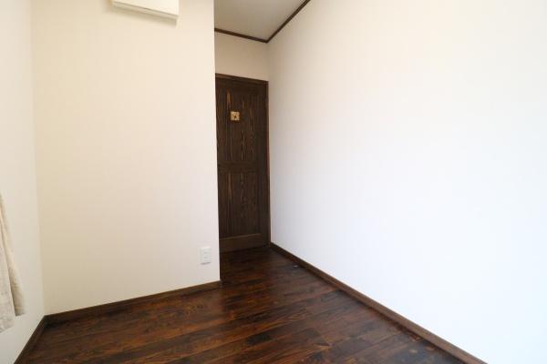 羽根井中古マンション ヴィンテージ溢れる空間です(洋室)