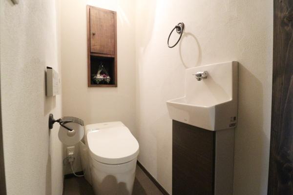 羽根井中古マンション ヴィンテージ溢れる空間です(トイレ)