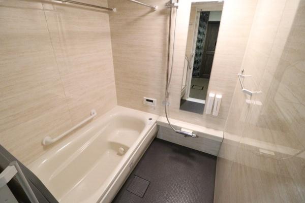 羽根井中古マンション ヴィンテージ溢れる空間です(バス)