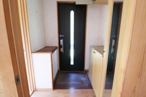 新城市細川字広見の中古一戸建て(玄関)