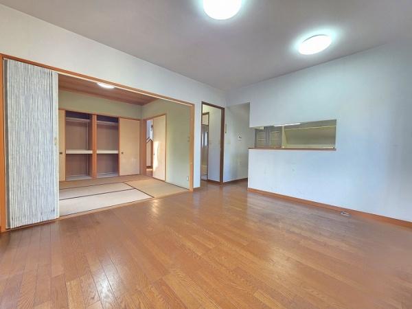 向草間町字向西　中古住宅