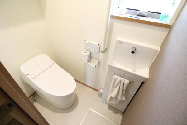 築浅ヘーベルハウス施工 太陽光発電  倉庫あり(トイレ)