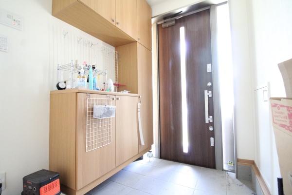 築浅ヘーベルハウス施工 太陽光発電  倉庫あり(玄関)