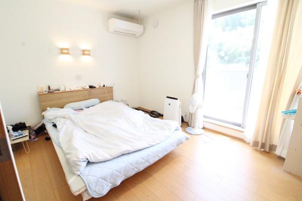 築浅ヘーベルハウス施工 太陽光発電  倉庫あり(寝室)