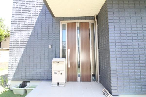 築浅ヘーベルハウス施工 太陽光発電  倉庫あり(玄関)