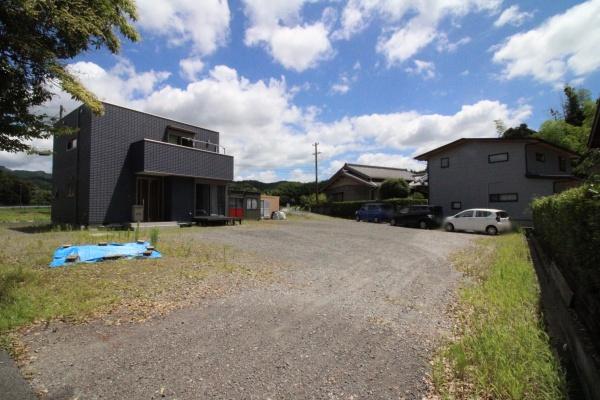 築浅ヘーベルハウス施工 太陽光発電  倉庫あり(前面道路含む現地写真)