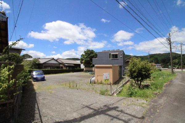 築浅ヘーベルハウス施工 太陽光発電  倉庫あり(前面道路含む現地写真)