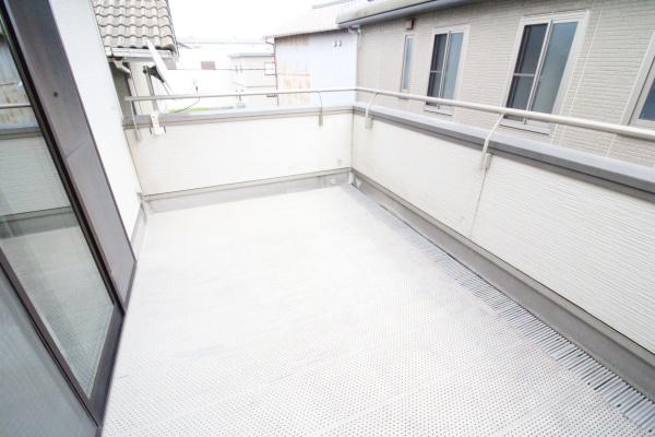 焼津市上小杉の中古一戸建て(バルコニー)