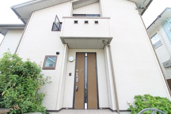 焼津市上小杉の中古一戸建て(玄関)