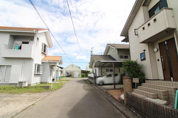 焼津市上小杉の中古一戸建て(前面道路含む現地写真)