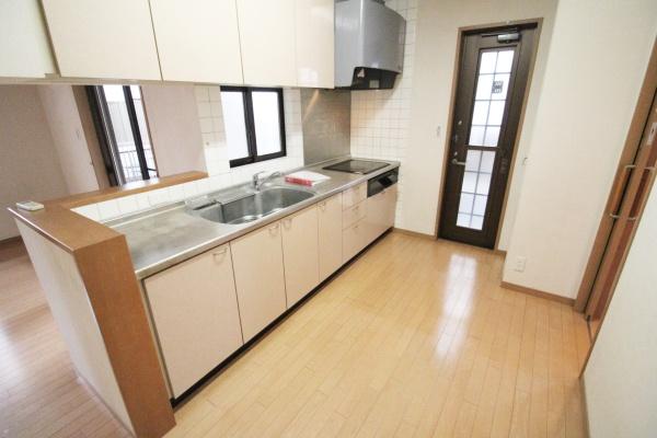 焼津市上小杉の中古一戸建て(キッチン)