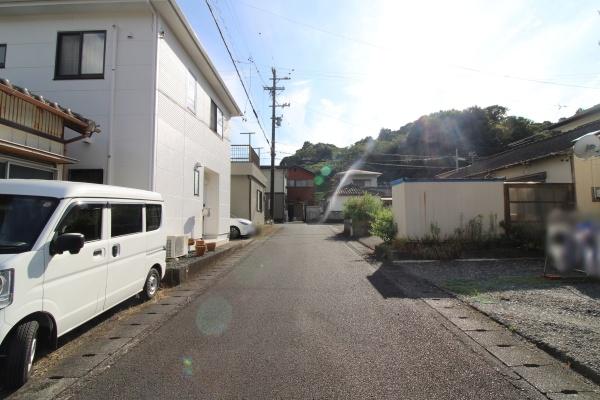 牧之原市道場の中古一戸建て(前面道路含む現地写真)